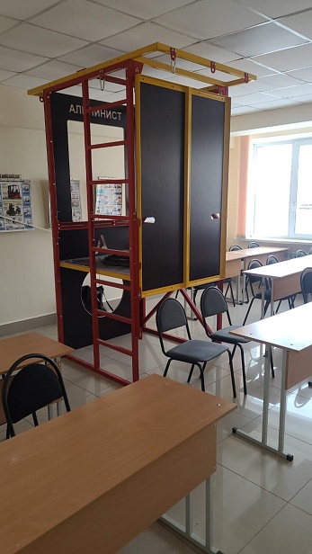  г. Иркутск. В АНО ДПО УЦ "ПРОИЗВОДСТВЕННИК" обучение работам на высоте проводят на сертифицированном учебном полигоне для работ на высоте "АЛЬПИНИСТ" 02-0